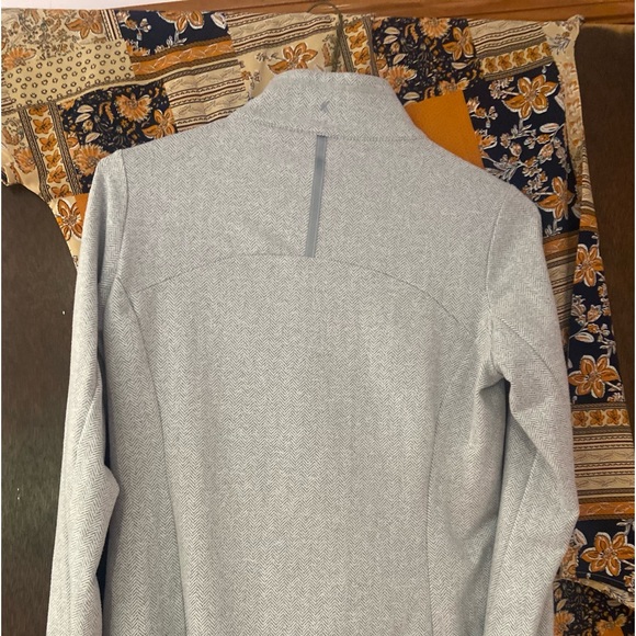 Beautiful gym top - Picture 2 of 8